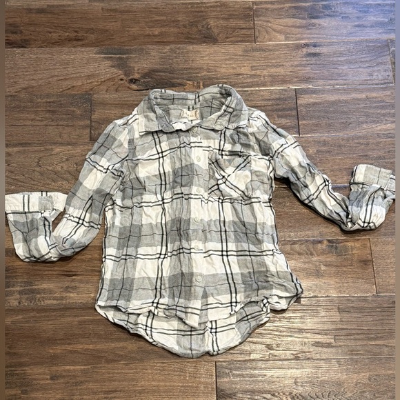 Size small Altar’d State soft plaid shirt - fits more like an XS - Picture 1 of 1